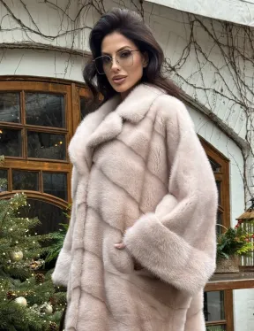 Шуба натуральная из меха аукционной норки в стиле «Oversize» - пудровая