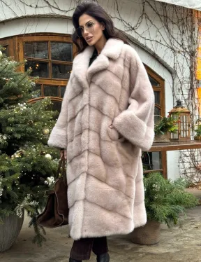 Шуба натуральная из меха аукционной норки в стиле «Oversize» - пудровая