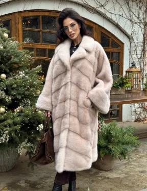 Шуба натуральная из меха аукционной норки в стиле «Oversize» - пудровая