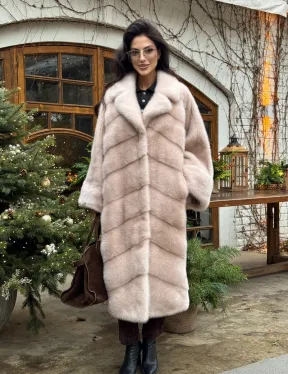 Шуба натуральная из меха аукционной норки в стиле «Oversize» - пудровая