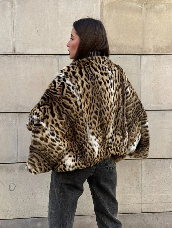 Женское манто из меха оцелота с потайным поясом - модель «Летучая мышь»