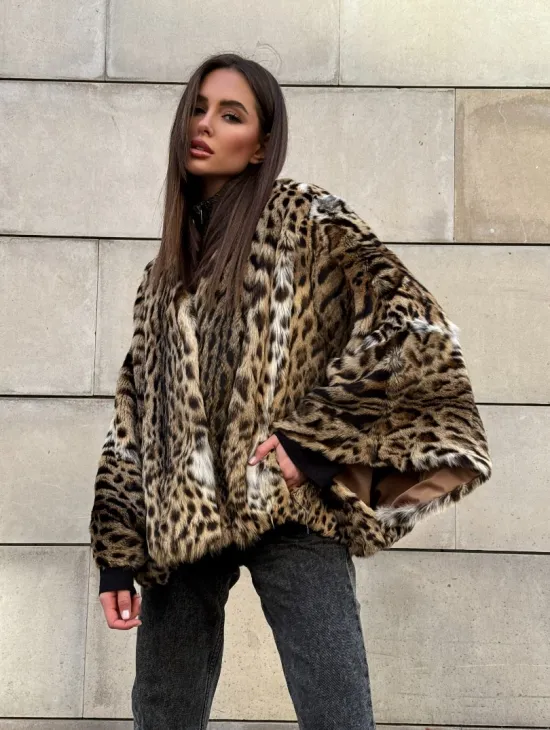 Женское манто из меха оцелота с потайным поясом - модель «Летучая мышь»
