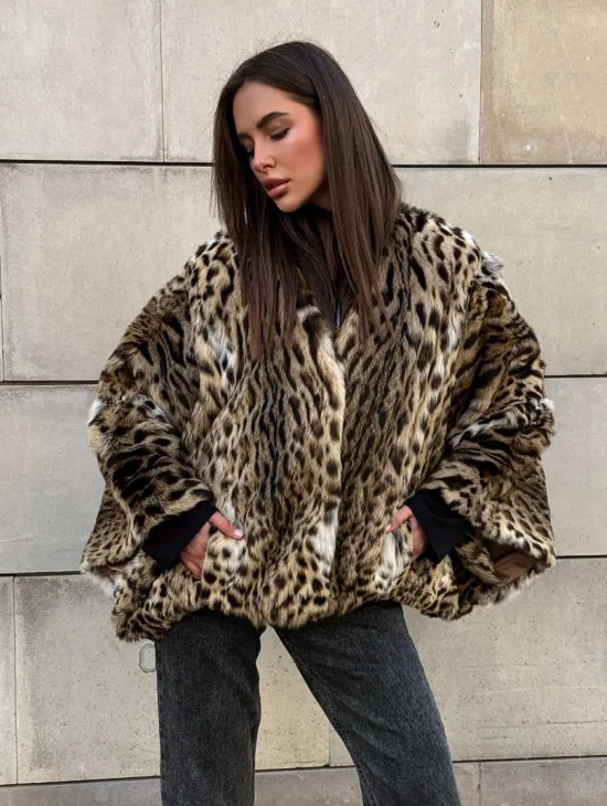 Женское манто из меха оцелота с потайным поясом - модель «Летучая мышь»