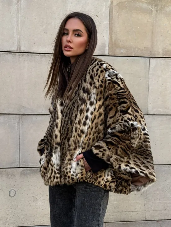 Женское манто из меха оцелота с потайным поясом - модель «Летучая мышь»