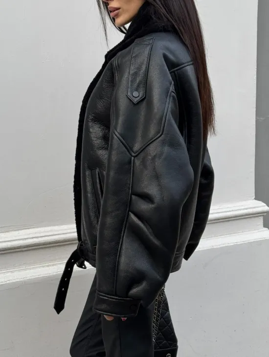 Укороченная женская дубленка - бомбер с двойным воротником