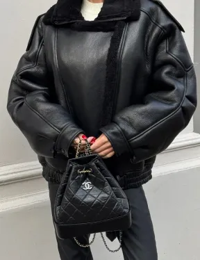 Укороченная женская дубленка - бомбер с двойным воротником