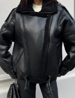 Укороченная женская дубленка - бомбер с двойным воротником