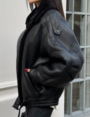 Укороченная женская дубленка - бомбер с двойным воротником