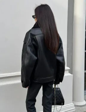 Укороченная женская дубленка - бомбер с двойным воротником