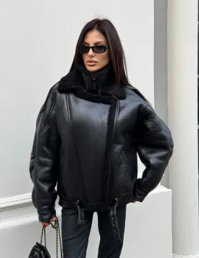 Укороченная женская дубленка - бомбер с двойным воротником