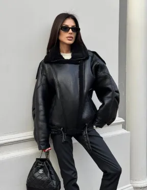 Укороченная женская дубленка - бомбер с двойным воротником