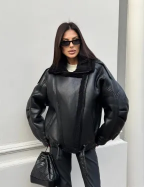 Укороченная женская дубленка - бомбер с двойным воротником