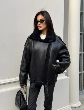 Укороченная женская дубленка - бомбер с двойным воротником