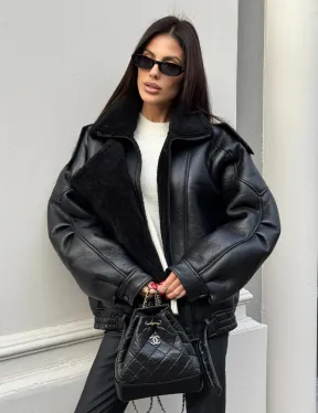 Укороченная женская дубленка - бомбер с двойным воротником