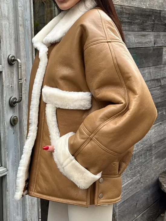 Модная куртка - дубленка в стиле «Oversize» на пуговицах и манжетами на рукавах