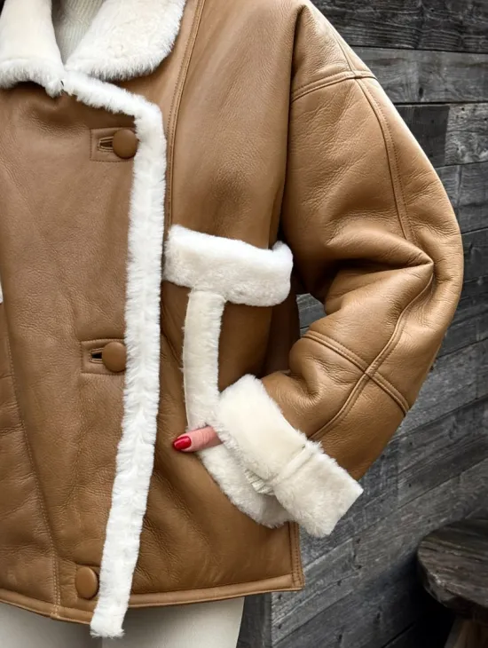 Модная куртка - дубленка в стиле «Oversize» на пуговицах и манжетами на рукавах