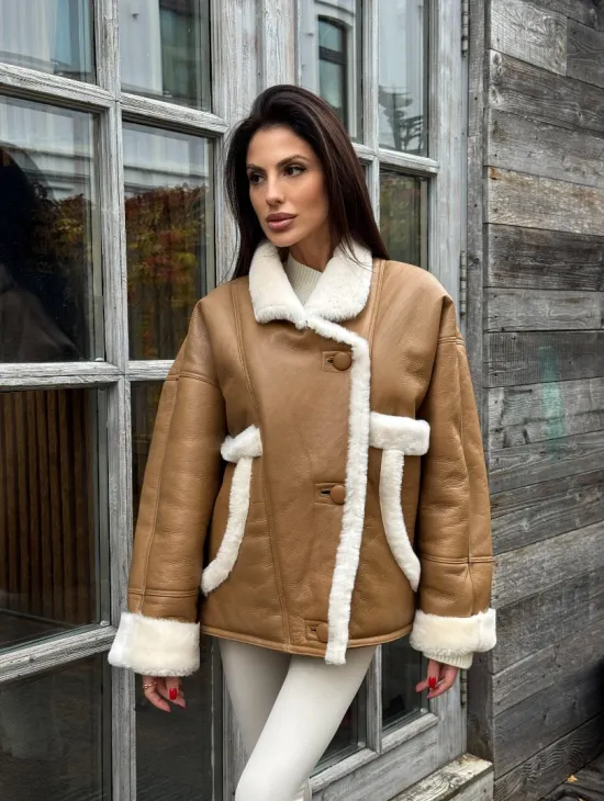 Модная куртка - дубленка в стиле «Oversize» на пуговицах и манжетами на рукавах