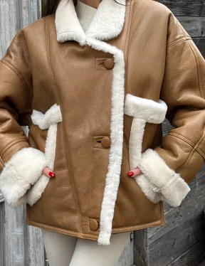 Модная куртка - дубленка в стиле «Oversize» на пуговицах и манжетами на рукавах