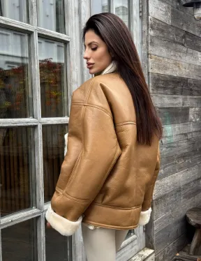 Модная куртка - дубленка в стиле «Oversize» на пуговицах и манжетами на рукавах