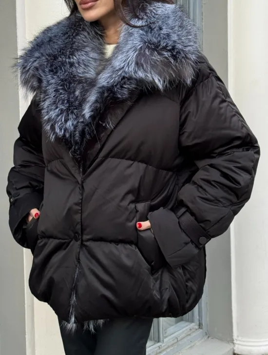 Модный пуховик в стиле Oversize с натуральным мехом чернобурки