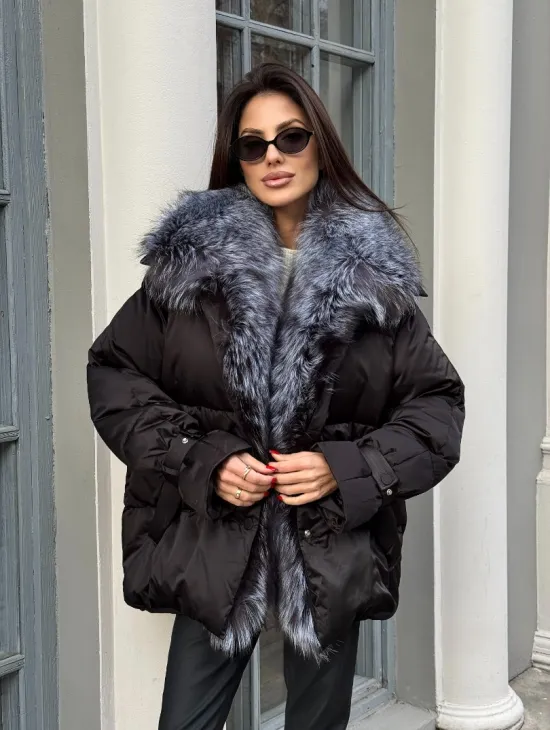 Модный пуховик в стиле Oversize с натуральным мехом чернобурки