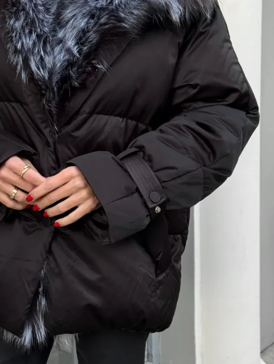 Модный пуховик в стиле Oversize с натуральным мехом чернобурки