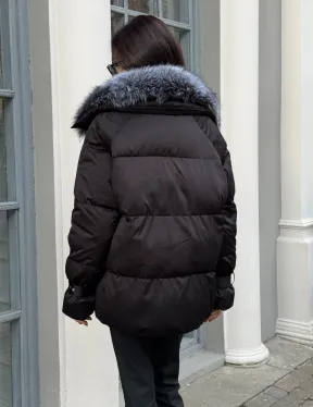 Модный пуховик в стиле Oversize с натуральным мехом чернобурки