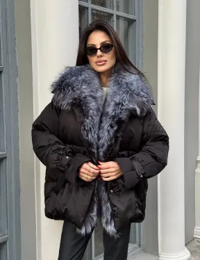 Модный пуховик в стиле Oversize с натуральным мехом чернобурки