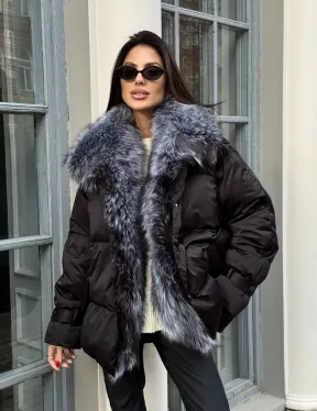 Модный пуховик в стиле Oversize с натуральным мехом чернобурки