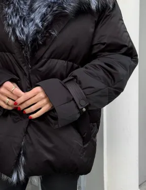 Модный пуховик в стиле Oversize с натуральным мехом чернобурки
