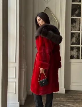 Красное меховое кимоно из аукционной норки с капюшоном куница