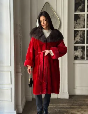 Красное меховое кимоно из аукционной норки с капюшоном куница