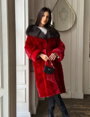 Красное меховое кимоно из аукционной норки с капюшоном куница