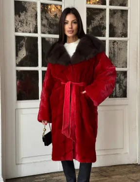Красное меховое кимоно из аукционной норки с капюшоном куница