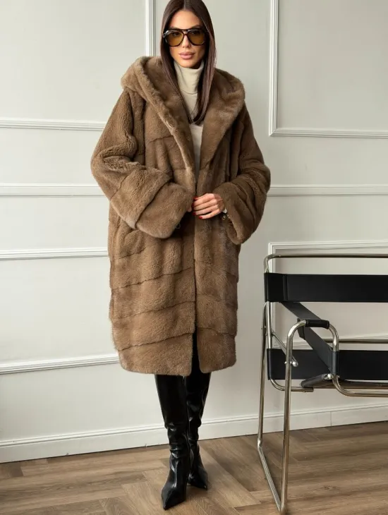 Шуба из меха премиальной плюшевой норки с капюшоном