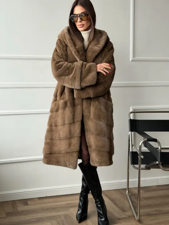 Шуба из меха премиальной плюшевой норки с капюшоном