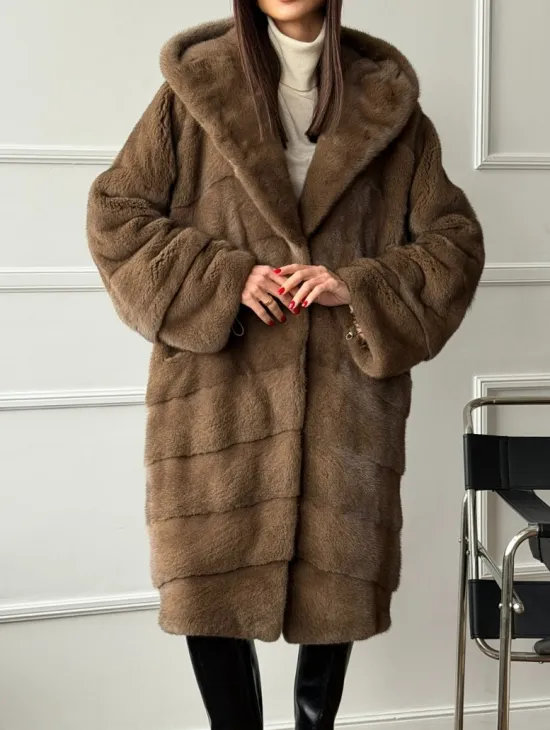 Шуба из меха премиальной плюшевой норки с капюшоном