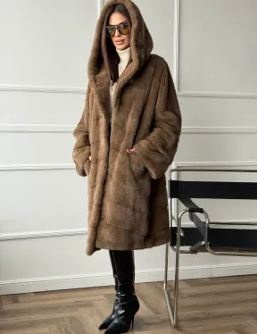 Шуба из меха премиальной плюшевой норки с капюшоном