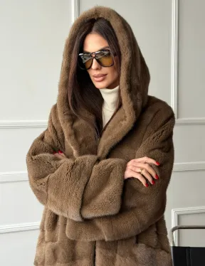 Шуба из меха премиальной плюшевой норки с капюшоном