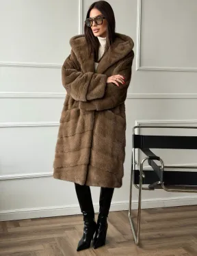 Шуба из меха премиальной плюшевой норки с капюшоном