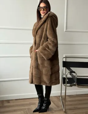 Шуба из меха премиальной плюшевой норки с капюшоном