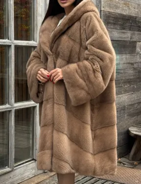 Шуба из меха премиальной плюшевой норки с капюшоном