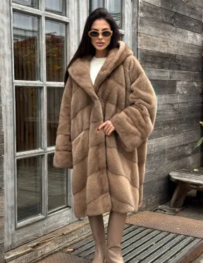 Шуба из меха премиальной плюшевой норки с капюшоном