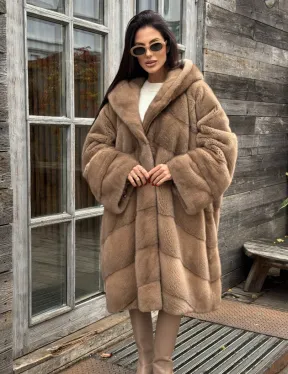 Шуба из меха премиальной плюшевой норки с капюшоном