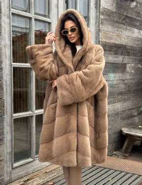 Шуба из меха премиальной плюшевой норки с капюшоном