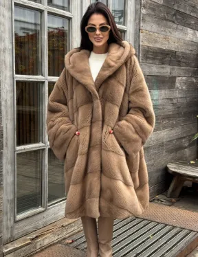 Шуба из меха премиальной плюшевой норки с капюшоном