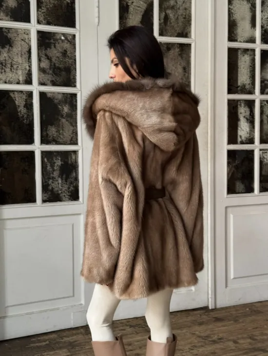 Полушубок кимоно из меха норки Almond с капюшоном куница