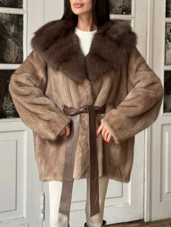 Полушубок кимоно из меха норки Almond с капюшоном куница