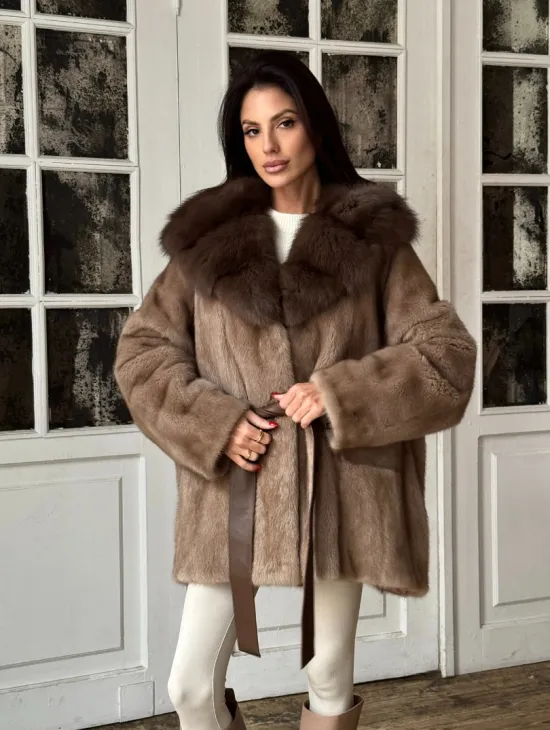 Полушубок кимоно из меха норки Almond с капюшоном куница