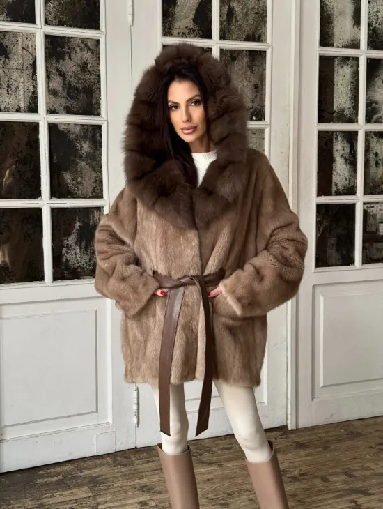 Полушубок кимоно из меха норки Almond с капюшоном куница